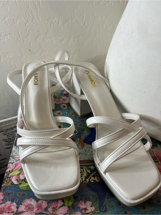 amoji Shoes - White Strappy Square-Toe Block Heel Sandals